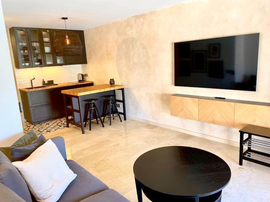 Stylish & Modern 1 Bedroom Suite On Frontline Of Playa Del Duque Costa Adeje  Exterior photo